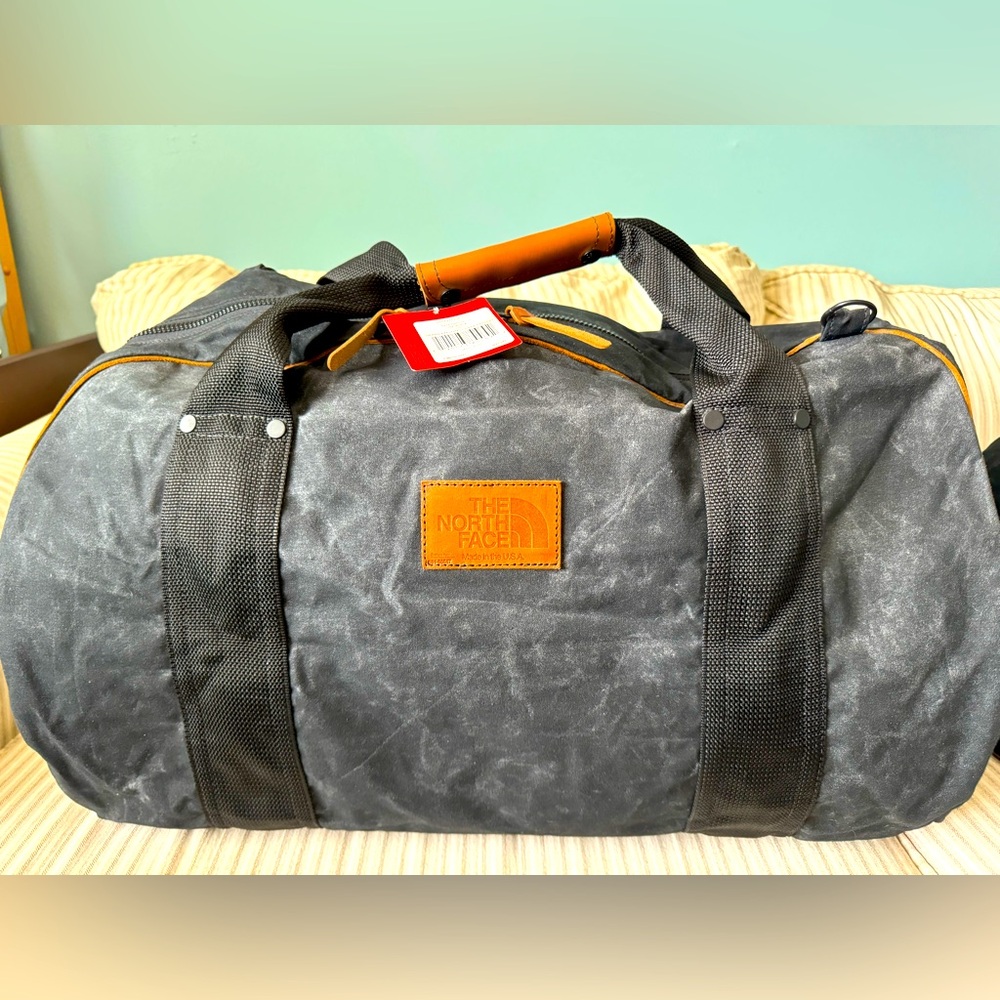 Large The Northface Duffle bag! Black , Canvas!